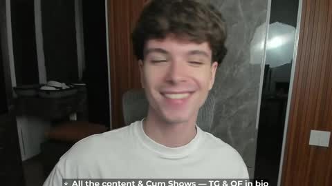 Snapshot of calvin_loves_you chatting on 16, 5, 2026 Hey I am Calvin online show from 16, 5, 2026