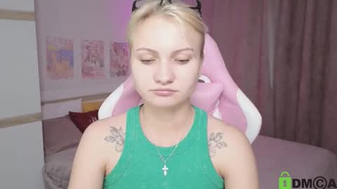 Snapshot of cameron_loving chatting on 10, 9, 2025 Cameron online show from 10, 9, 2025