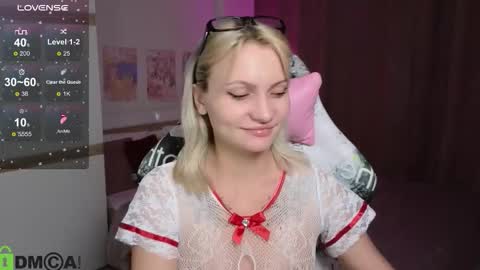 Snapshot of cameron_loving chatting on 8, 10, 2025 Cameron online show from 8, 10, 2025