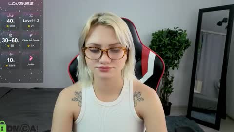 Snapshot of cameron_loving chatting on 11, 10, 2025 Cameron online show from 11, 10, 2025