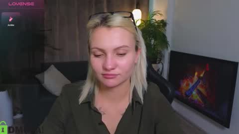 Snapshot of cameron_loving chatting on 22, 10, 2025 Cameron online show from 22, 10, 2025