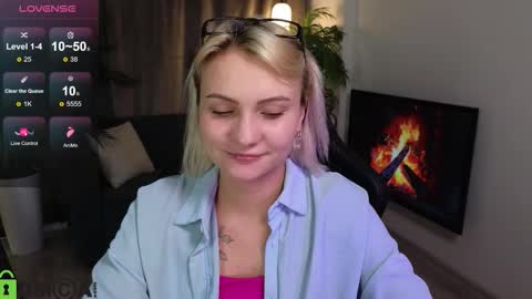 Snapshot of cameron_loving chatting on 24, 10, 2025 Cameron online show from 24, 10, 2025