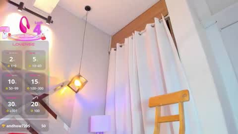 Snapshot of cami_rouxx chatting on 28, 10, 2025 cami_rouxx online show from 28, 10, 2025