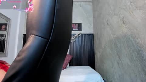 camila__bouzas online show from 15, 10, 2025