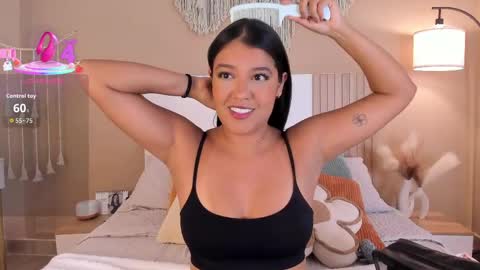 Snapshot of camila_bustamante_ chatting on 7, 4, 2026 camila_bustamante_ online show from 7, 4, 2026