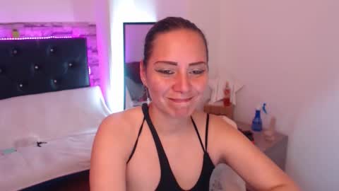 Snapshot of camila_delarosa chatting on 18, 9, 2025 camila online show from 18, 9, 2025