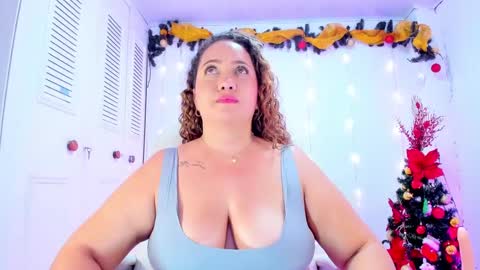 Snapshot of camilaa_foxxx chatting on 8, 12, 2024 camilaa foxxx online show from 8, 12, 2024