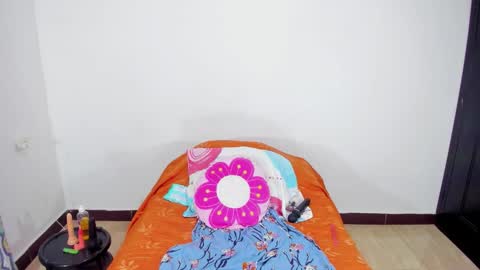 Snapshot of camilaa_foxxx chatting on 11, 10, 2025 camilaa foxxx online show from 11, 10, 2025