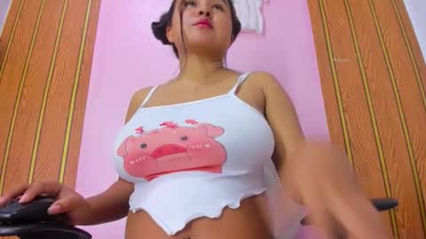 Snapshot of camilagreco_04 chatting on 31, 10, 2025 camila online show from 31, 10, 2025