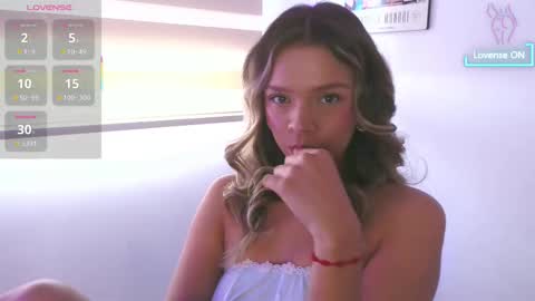 Snapshot of camilamonroee chatting on 8, 10, 2025 Camila Monroee  online show from 8, 10, 2025