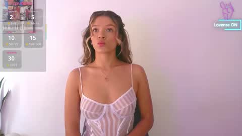 Snapshot of camilamonroee chatting on 10, 10, 2025 Camila Monroee  online show from 10, 10, 2025