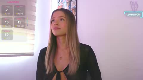 Snapshot of camilamonroee chatting on 15, 10, 2025 Camila Monroee  online show from 15, 10, 2025