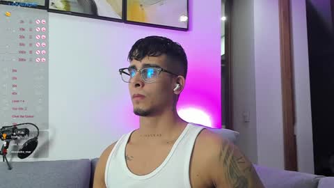  INDEPENDENT MODEL online show from 24, 1, 2025