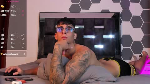   INDEPENDENT MODEL online show from 1, 2, 2025