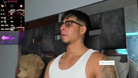   INDEPENDENT MODEL online show from 10, 9, 2025