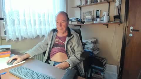 Snapshot of cammee chatting on 4, 1, 2025 Cammee online show from 4, 1, 2025
