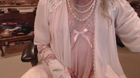 Snapshot of cammiecd chatting on 8, 1, 2025 CammieCD online show from 8, 1, 2025