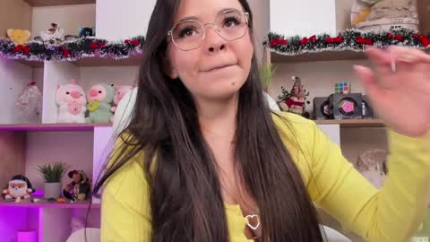 Snapshot of cammiefoalss chatting on 16, 12, 2024 Lets reach 200 thumbs up online show from 16, 12, 2024