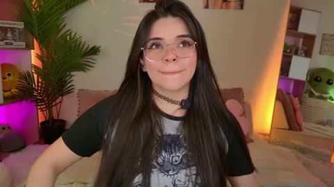 Snapshot of cammiefoalss chatting on 25, 9, 2025 Lets reach 200 thumbs up online show from 25, 9, 2025