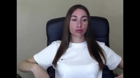 Snapshot of cammila_horn chatting on 21, 5, 2026 cammila horn online show from 21, 5, 2026