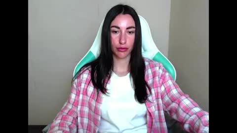 Snapshot of cammila_horn chatting on 15, 6, 2026 cammila horn online show from 15, 6, 2026
