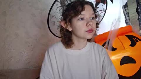 cammyrose_ online show from 24, 10, 2025