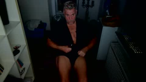 Snapshot of camunication chatting on 17, 11, 2025 camunication online show from 17, 11, 2025