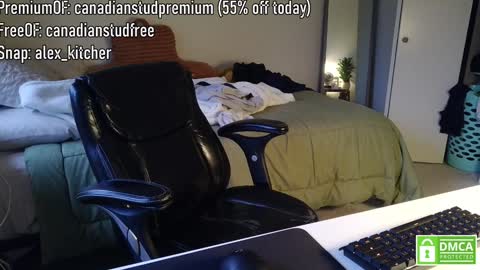 Snapshot of canadianstud18 chatting on 4, 1, 2025 Devon online show from 4, 1, 2025