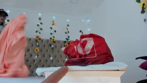 Candie  online show from 15, 9, 2025