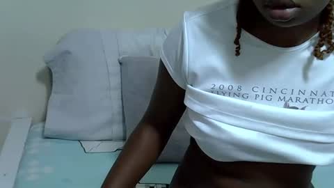 Snapshot of candiemaya chatting on 11, 10, 2025 candiemaya online show from 11, 10, 2025