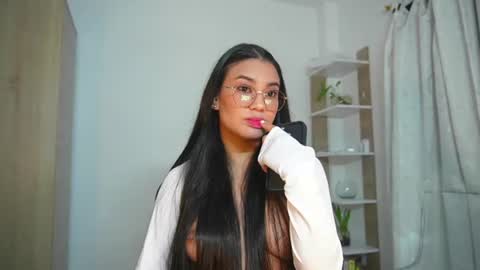 Snapshot of candy_hes chatting on 19, 6, 2026 Nickol online show from 19, 6, 2026