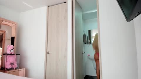 Snapshot of candy_sam28 chatting on 13, 10, 2025 samantha online show from 13, 10, 2025