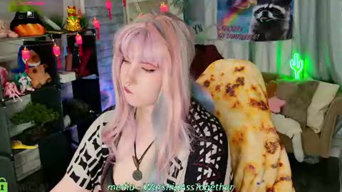 Snapshot of candy_yeahh chatting on 8, 7, 2026 Mary online show from 8, 7, 2026
