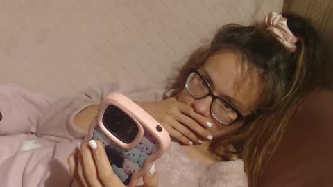 say meow and send tips  online show from 24, 10, 2025