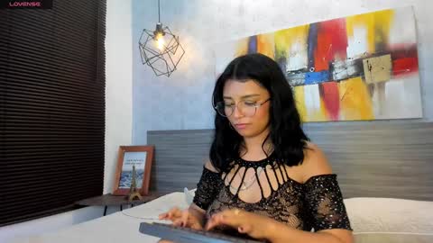 Candys Victoria online show from 8, 1, 2025