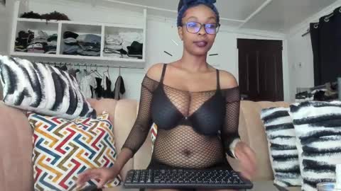 Snapshot of canela_kisses chatting on 11, 2, 2025 Canela online show from 11, 2, 2025