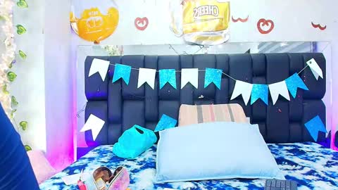 Aura  online show from 29, 9, 2025