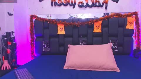 Aura  online show from 17, 10, 2025