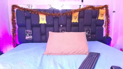 Aura  online show from 18, 10, 2025