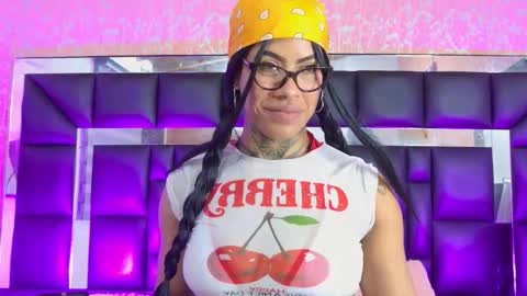 Aura  online show from 26, 10, 2025