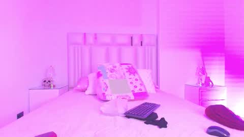 Aura  online show from 31, 10, 2025