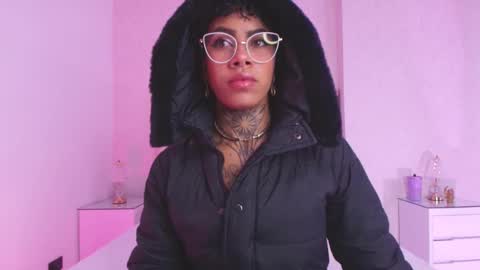 Aura  online show from 15, 11, 2025