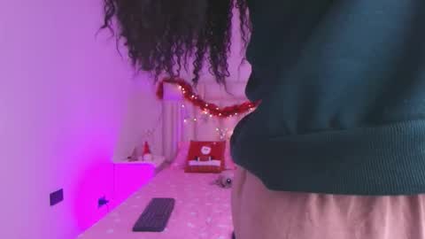 Aura  online show from 17, 12, 2025