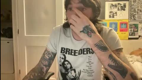 Snapshot of cantleavethehouse chatting on 6, 1, 2026 cantleavethehouse online show from 6, 1, 2026