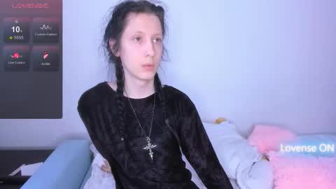 CaraDelfie online show from 1, 2, 2026