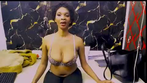 Snapshot of caramelminxx_ chatting on 15, 6, 2026 caramelminxx_ online show from 15, 6, 2026