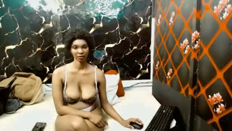 Snapshot of caramelminxx_ chatting on 11, 7, 2026 caramelminxx_ online show from 11, 7, 2026