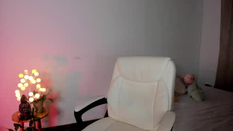             online show from 14, 2, 2025