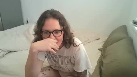 Snapshot of caraviolet chatting on 20, 5, 2026 caraviolet online show from 20, 5, 2026