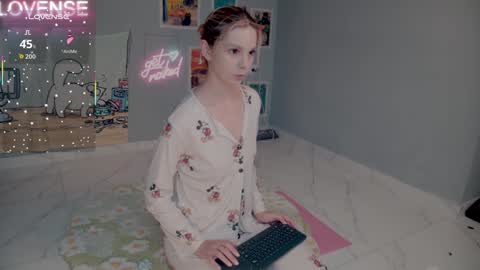 Snapshot of careful_i_bite chatting on 10, 9, 2025 NONA    follow online show from 10, 9, 2025